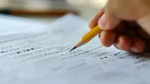 Conoces las semejanzas y diferencias entre los exámenes IELTS y TOEFL: Guía completa para estudiantes