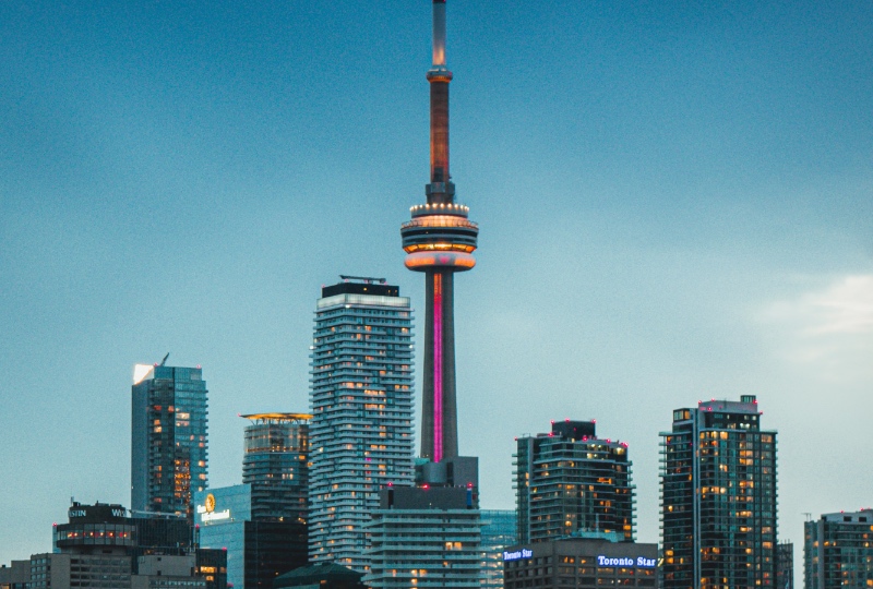 Edificios iluminados en Toronto
